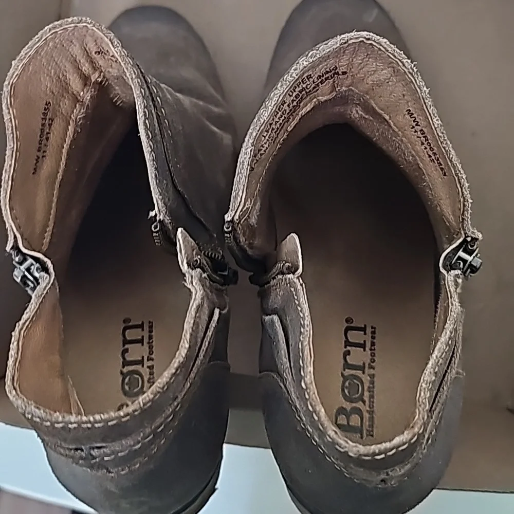 Born 11 M zip booties Malta ii brown taupe